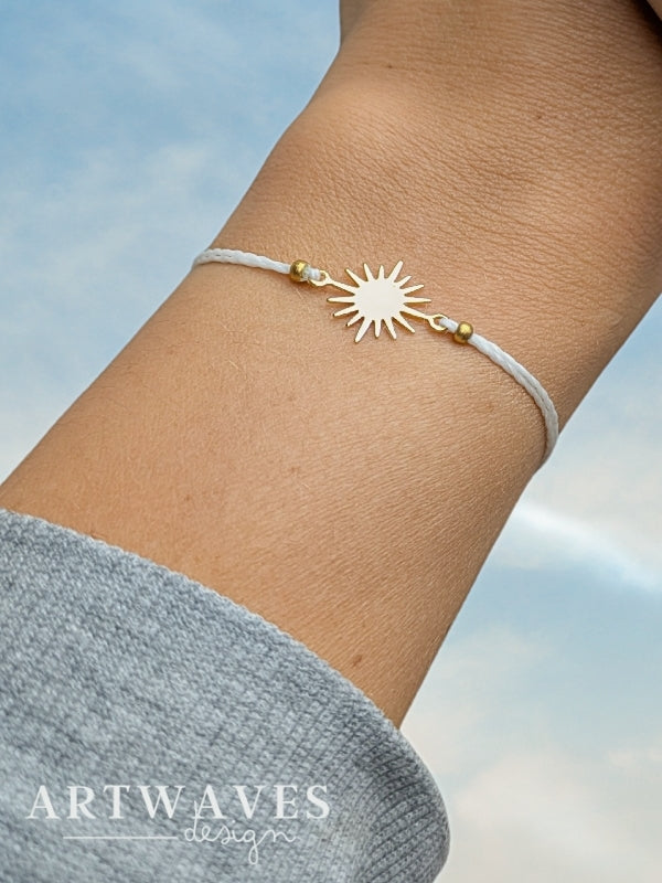Minimalistisches Armband mit goldener Sonne • Sunshine • Freundschaftsarmband im boho Style Armkettchen