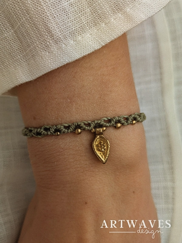 Personalisiertes Makramee Armband mit Anhänger • La Paz • minimalistisches Freundschaftsarmband im boho style