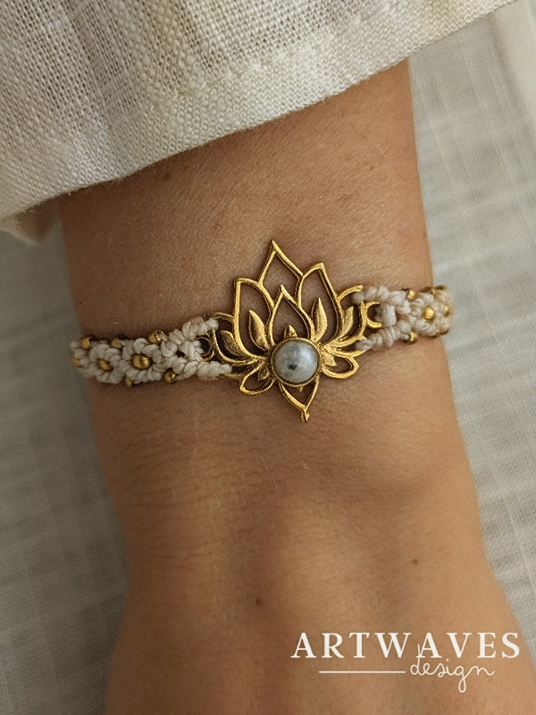 Lotusblüten Makramee boho Armband • Flower • minimalistisches personalisiertes Armkettchen im Hippielook