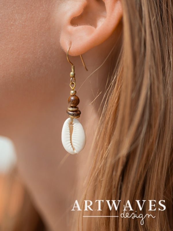 Muschel Hänge Ohrringe Ohrstecker • Brüssel • minimalistisch und personalisiert im Paar mit Kauri Muschel im Hippie style