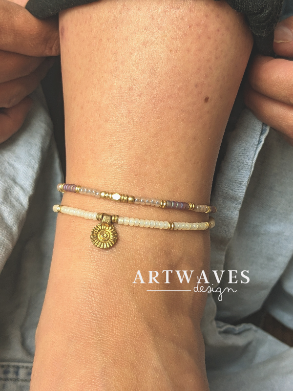 Glaperlenfußband in weiß und violett