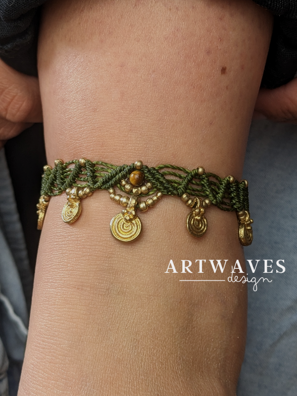 Grünes Fußkettchen mit tigeraugenperlen