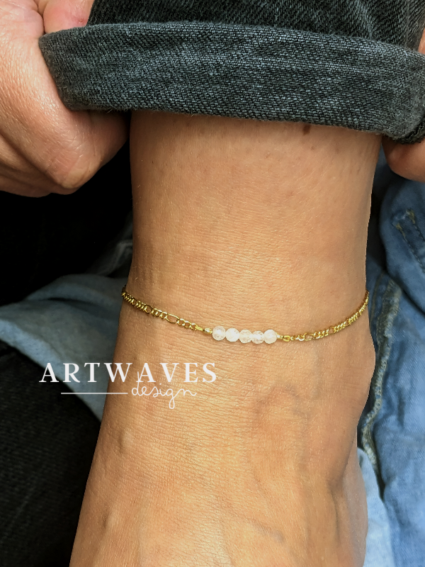 minimalistisches boho gold Fusskettchen mit Geburtsstein • Freya • zarter handmade Fussschmuck 18K vergoldet für Damen