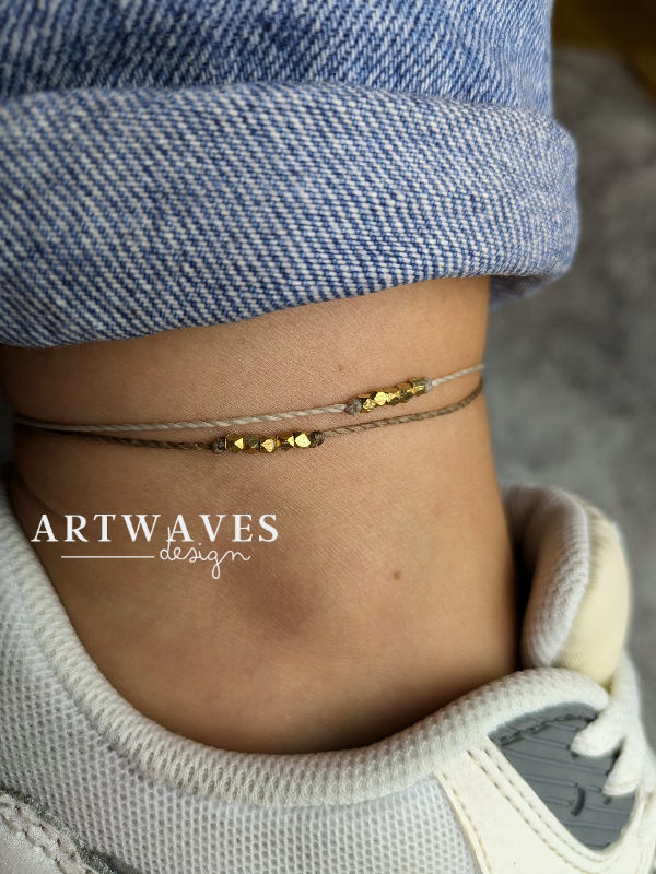 minimalistisches Fusskettchen personalisiert im boho style • Bright • Freundschaft Fussschmuck mit Messingperlen