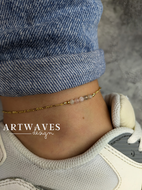 minimalistisches boho gold Fusskettchen mit Geburtsstein • Freya • zarter handmade Fussschmuck 18K vergoldet für Damen