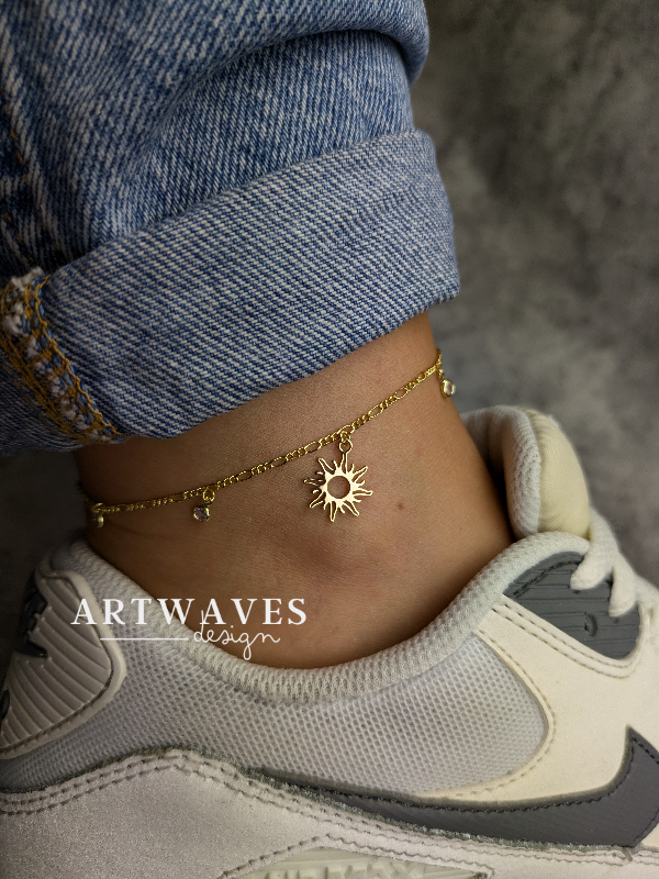 minimalistisches boho gold Fusskettchen mit Sonne • Shiva • zarter handmade Fussschmuck 18K vergoldet für Damen