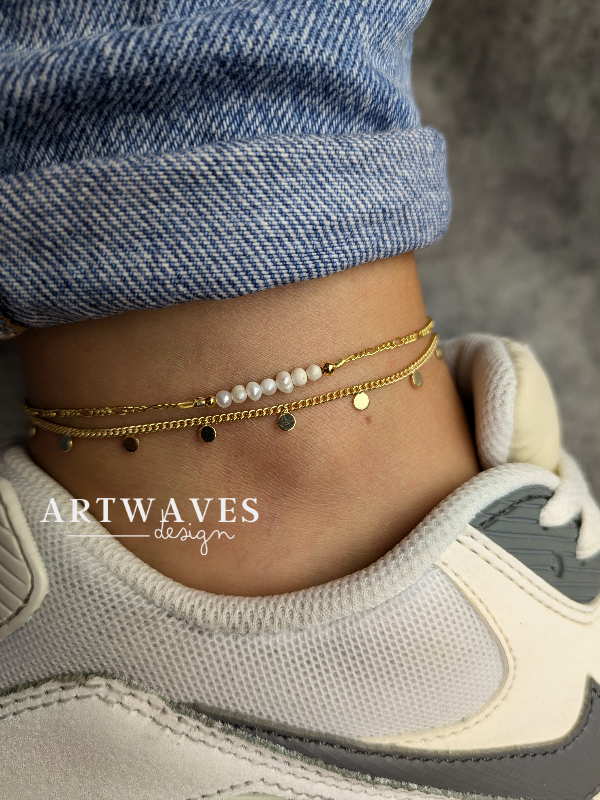 minimalistisches boho gold Fusskettchen mit Plättchen • Cera • zarter handmade Fussschmuck 18K vergoldet für Damen