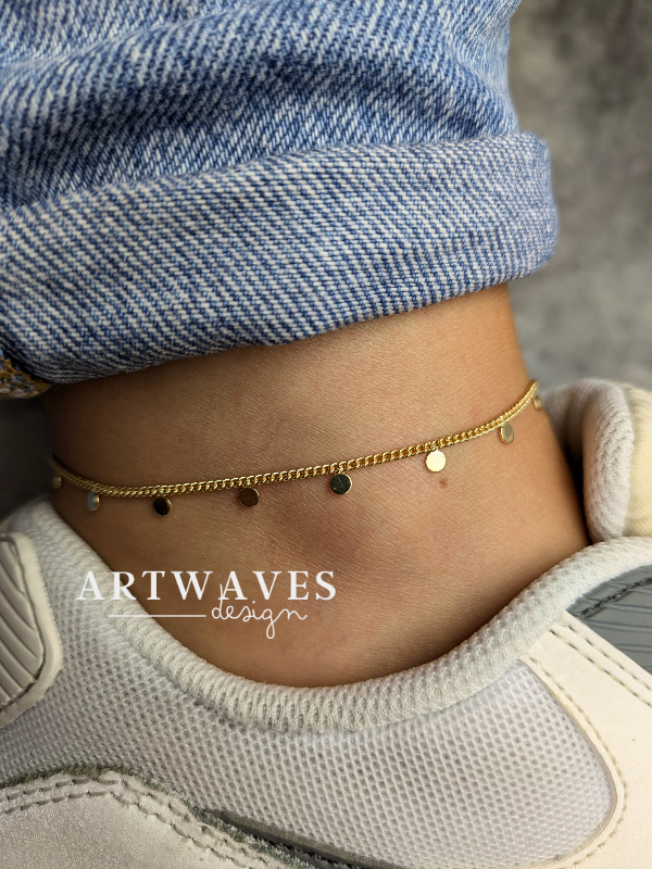 minimalistisches boho gold Fusskettchen mit Plättchen • Cera • zarter handmade Fussschmuck 18K vergoldet für Damen