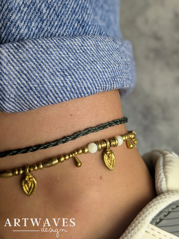 Layered Fusskettchen personalisiert mit Perlen • Aukland • Gypsy Festival boho Fussschmuck mit Tropfen Anhänger