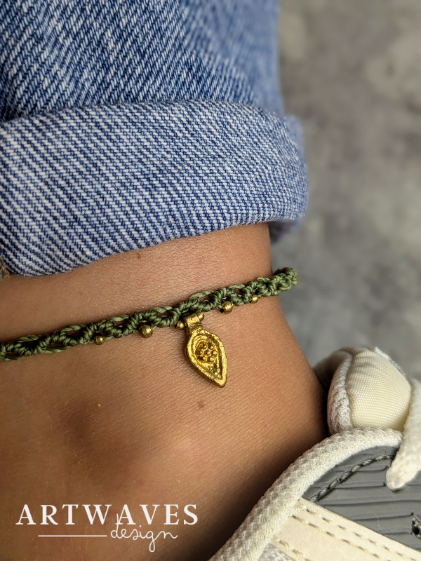 Makramee boho Fusskettchen personalisiert • La Paz • minimalistischer Fusschmuck mit Anhänger und Perlen