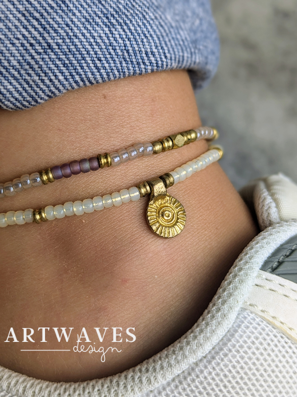 Minimalistisches Glasperlen boho Fusskettchen • Kandy • personalisierter Fussschmuck mit Anhänger