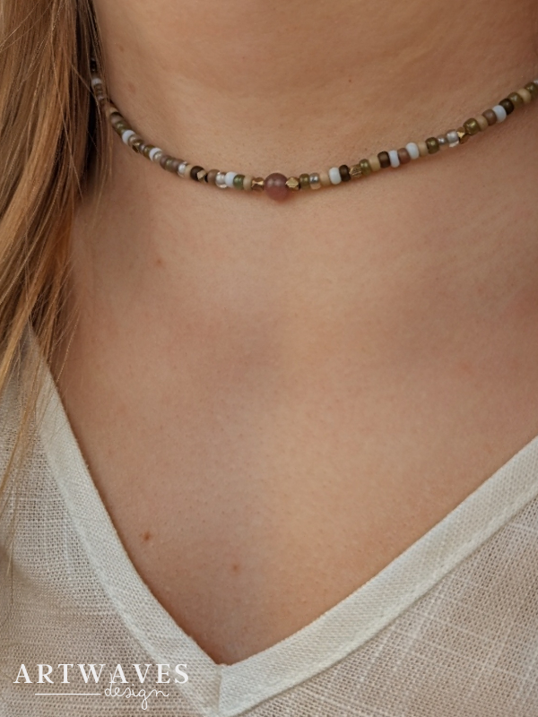 personalisierte minimalistische Perlenkette Damen • Malmö • zarte Glasperlen Halskette