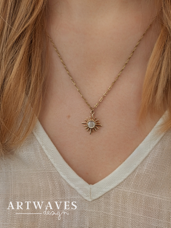 minimalistische Mondkette mit Zirkonsteinen 18 Karat Halskette • Nanna • zarte Kette im Boho Style