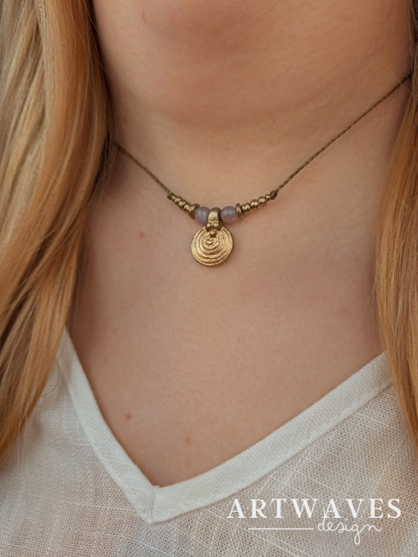 Personalisierte boho Halskette mit Anhänger und Edelstein • Ibiza • minimalistische Kette