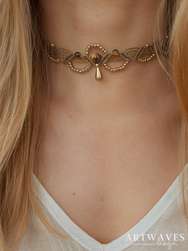 personalisierter Makramee gypsy Choker mit Edelstein • Delhi • tribal Halskette Collar mit goldenen Messingtropfen