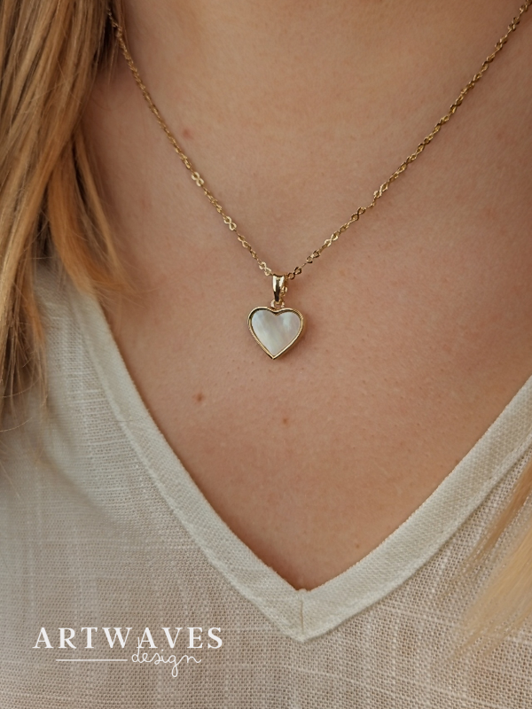 Feine Halskette mit Süßwasserperle Mondhalskette • Sweetheart • zarte minimalistische Kette im boho Style