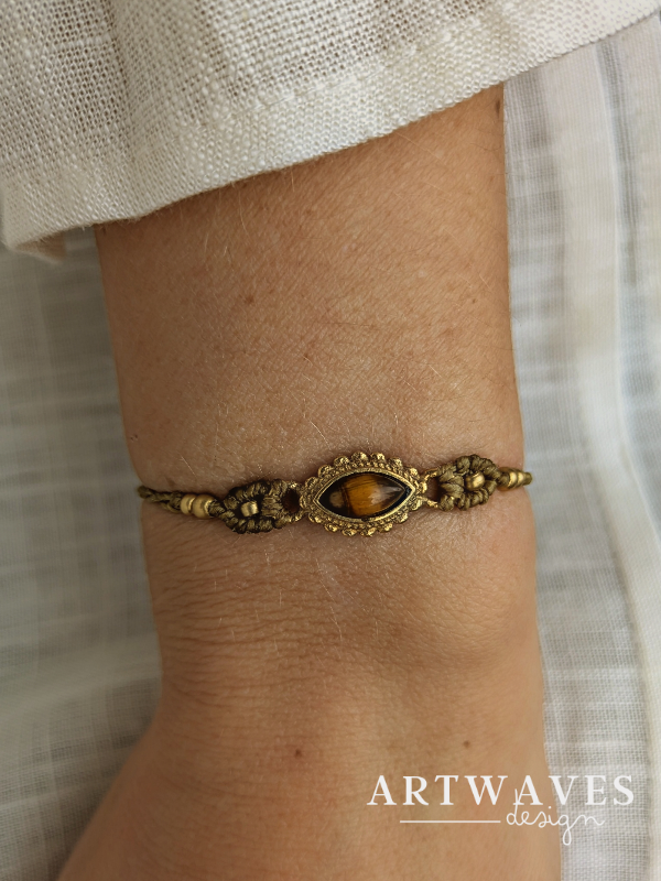 personalisiertes Edelstein Armband mit goldener Fassung • Gemstone • minimalistisches Mondstein Armkettchen