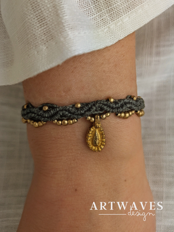Personalisiertes Makramee Armband mit Anhänger • Calama • boho Armkettchen im orientalischen Hippielook