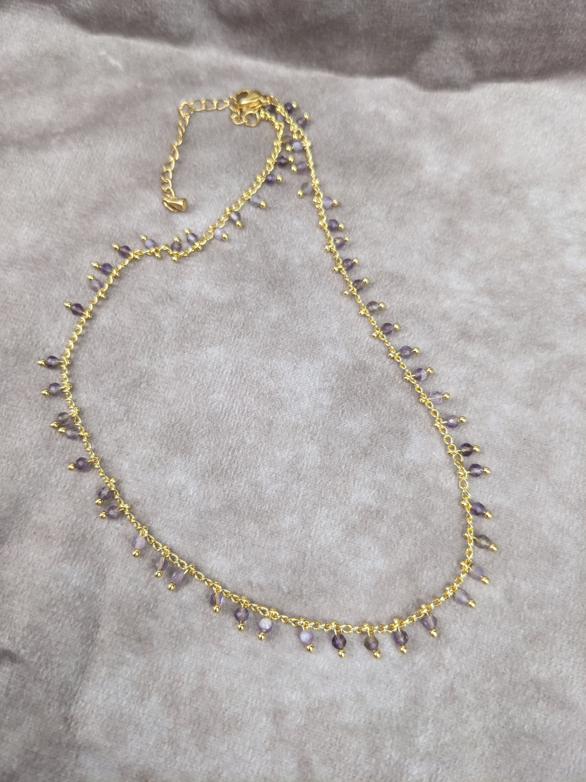 Goldenes Gliederkettchen mit mini Edelsteinperlen amethyst