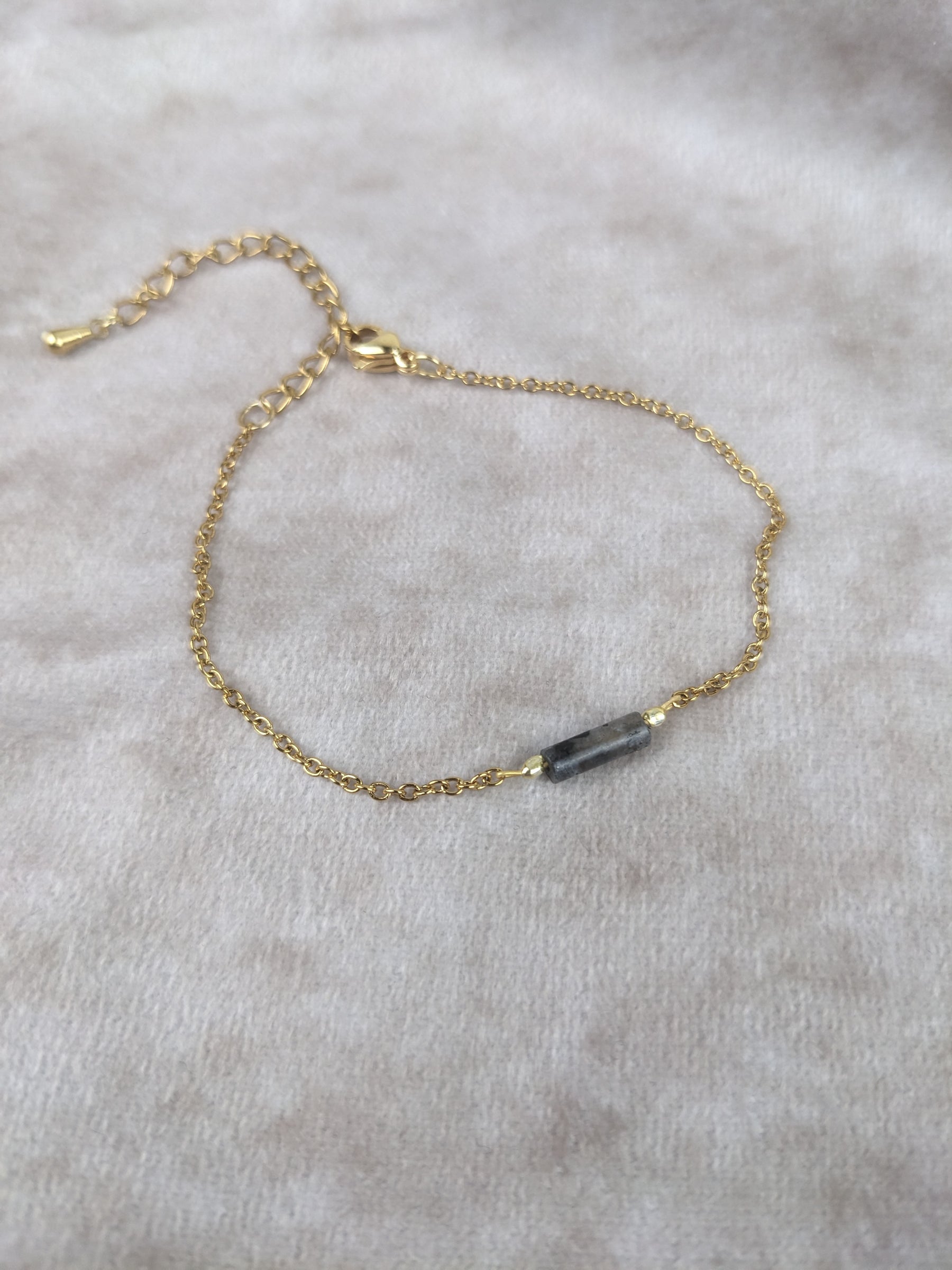 minimalistisches vergoldetes Labradorit Armband • Eva • 18 Karat Armkette mit Edelsteinperle