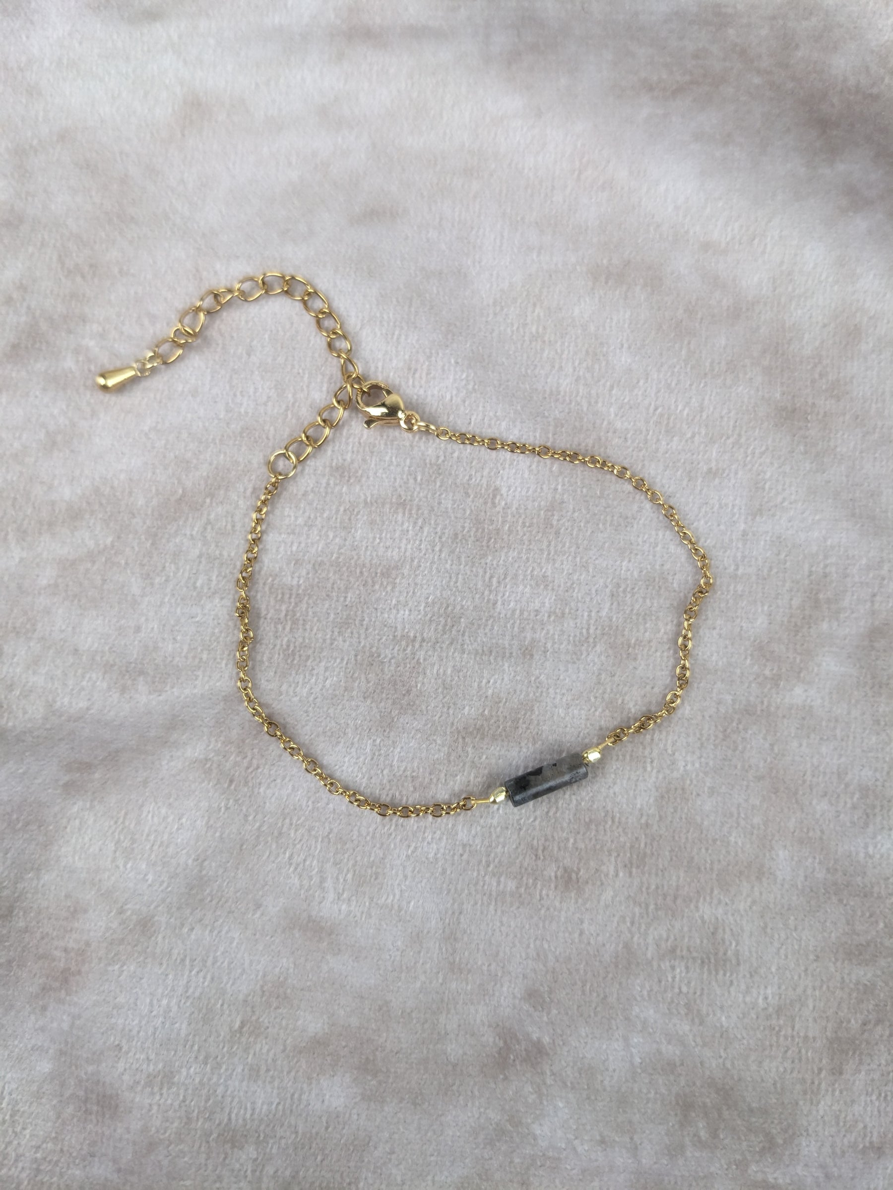 minimalistisches vergoldetes Labradorit Armband • Eva • 18 Karat Armkette mit Edelsteinperle