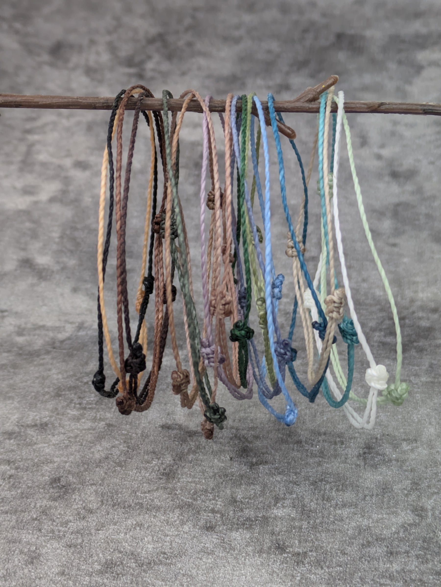 minimalistisches Fusskettchen personalisiert im boho style • Surf • surfer hippie Fussschmuck mit Messingperlen