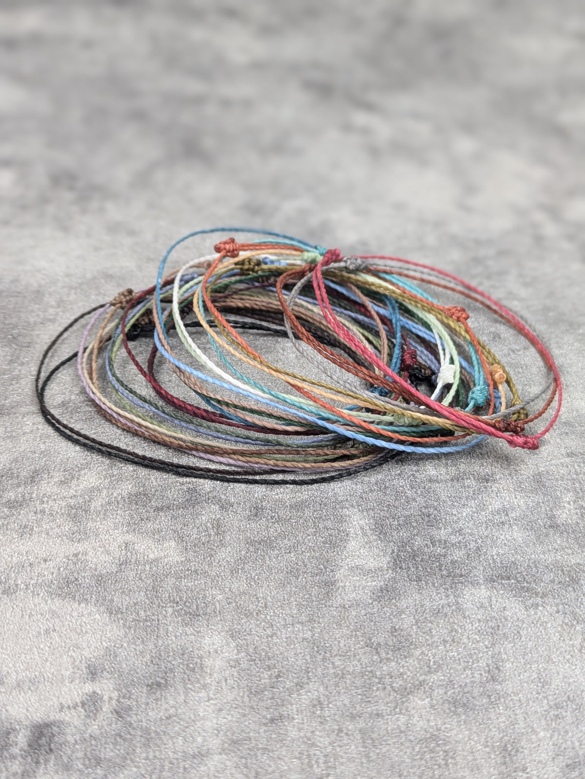 minimalistisches Fusskettchen personalisiert im boho style • Surf • surfer hippie Fussschmuck mit Messingperlen