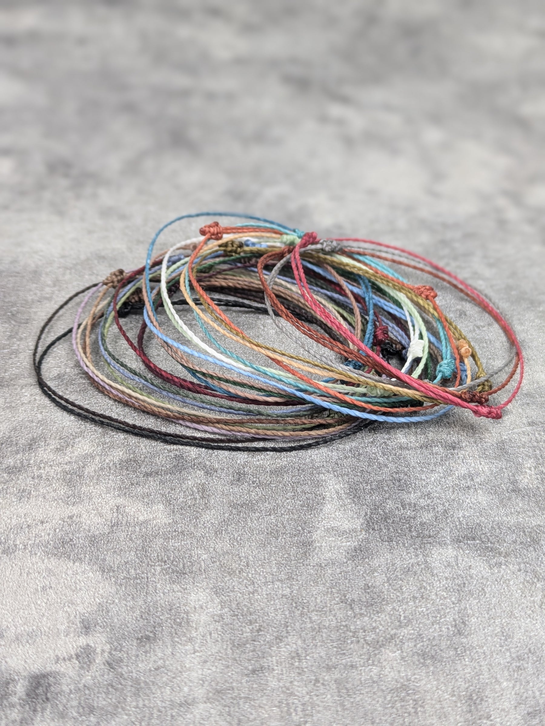 minimalistisches Fusskettchen personalisiert im boho style • Surf • surfer hippie Fussschmuck mit Messingperlen