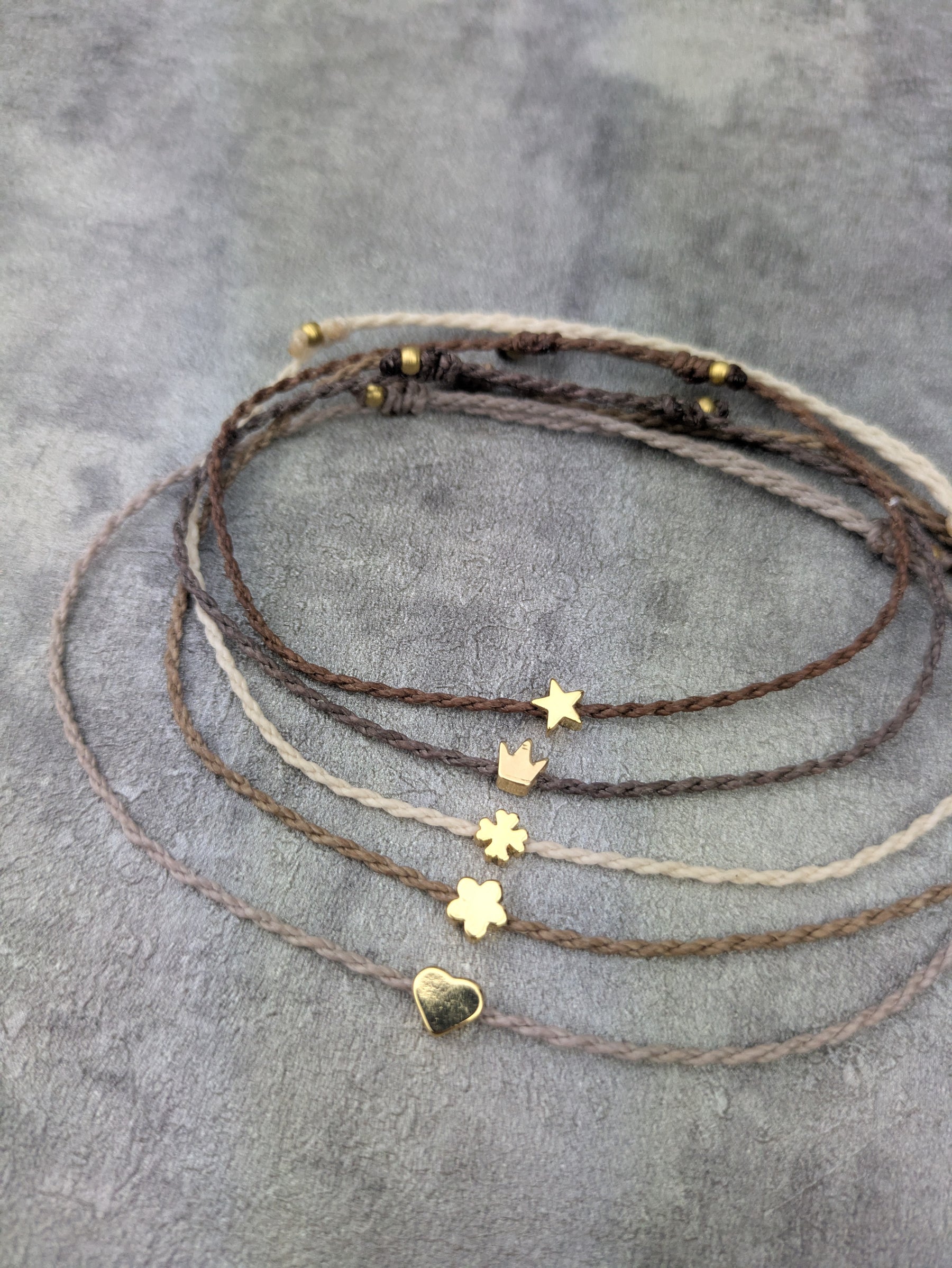 minimalistisches Fusskettchen personalisiert mit 18 Karat vergoldetem Herz • Wish • Freundschaft Fussschmuck mit Kleeblatt