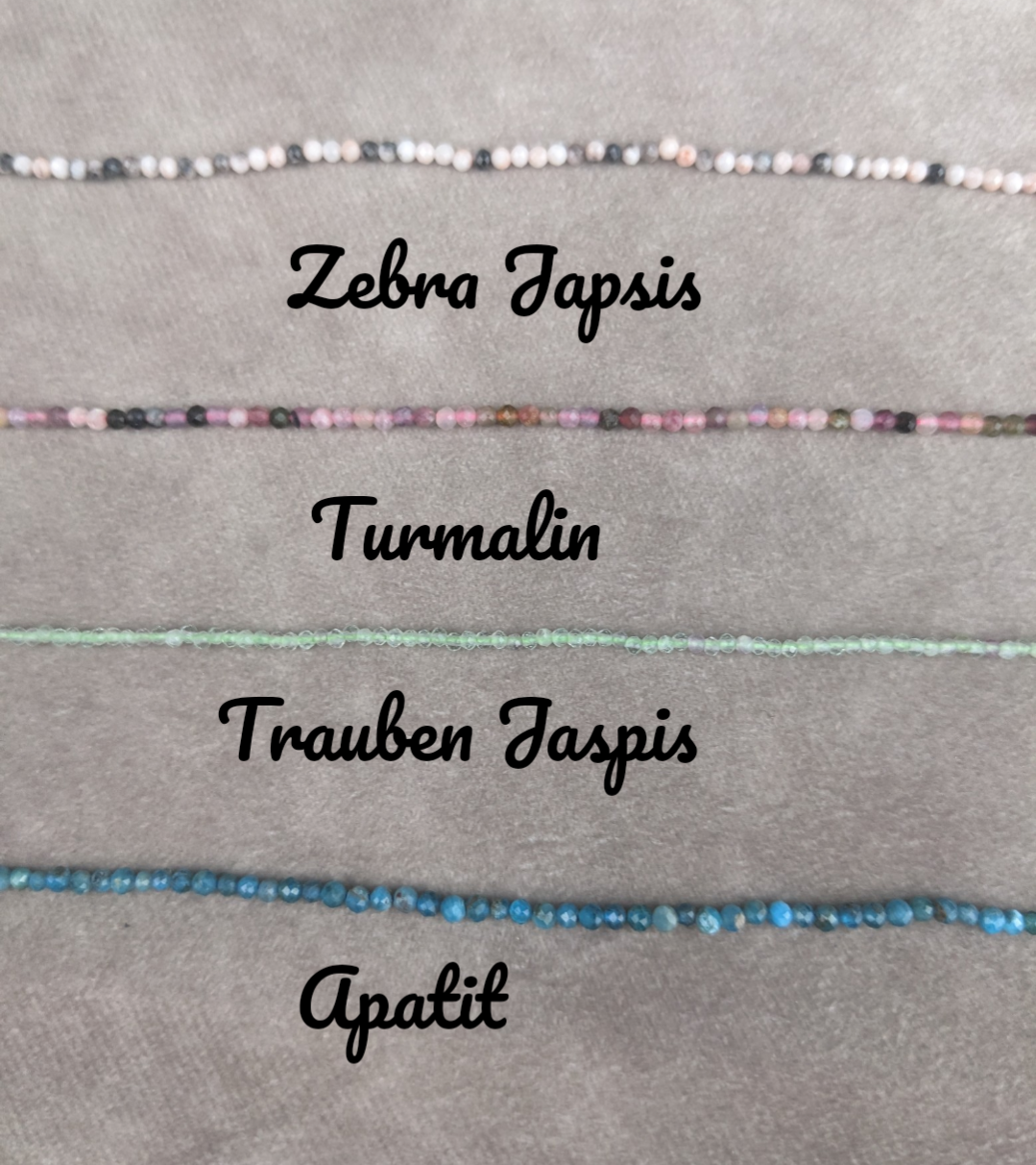 minimalistisches Edelsteinarmband mit Natursteinen • Aphrodite • boho Armkettchen mit Mond Anhänger 24 Karat vergoldet