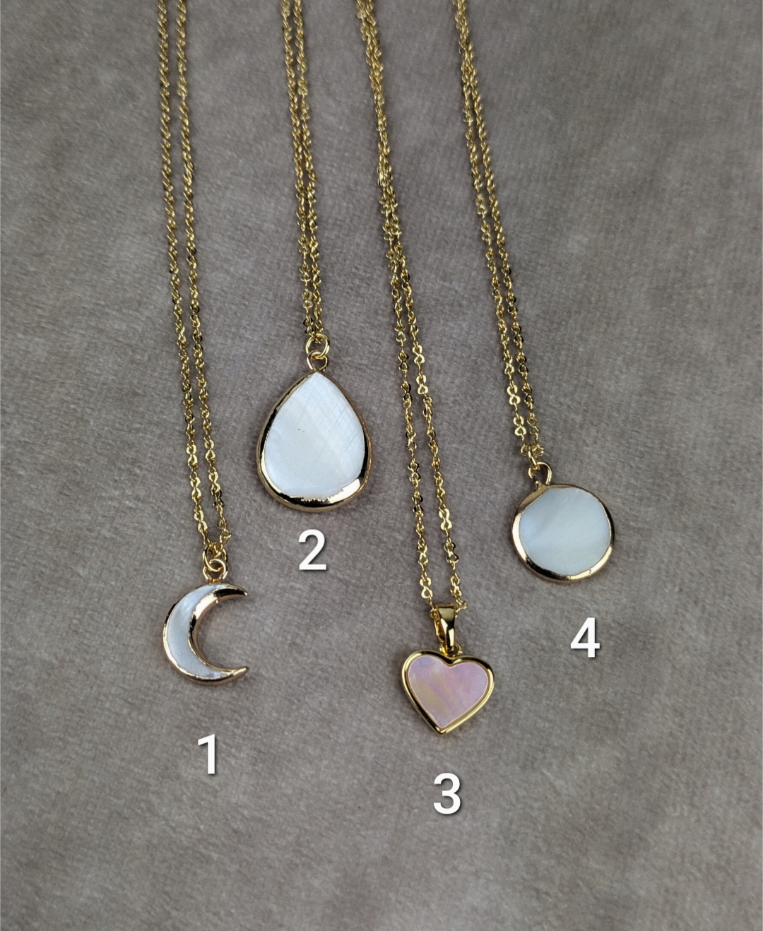 Feine Halskette mit Süßwasserperle Mondhalskette • Sweetheart • zarte minimalistische Kette im boho Style