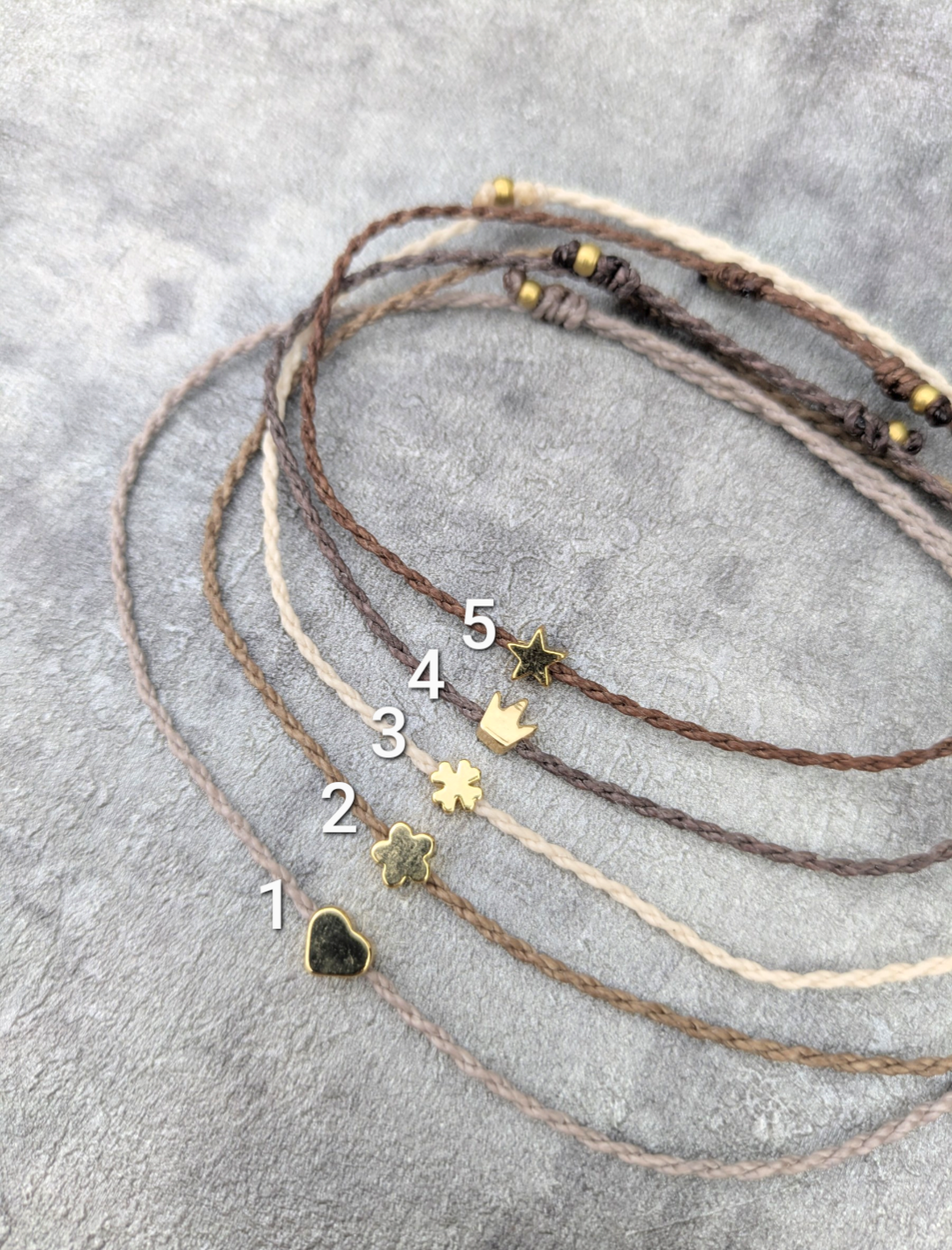 minimalistisches Fusskettchen personalisiert mit 18 Karat vergoldetem Herz • Wish • Freundschaft Fussschmuck mit Kleeblatt