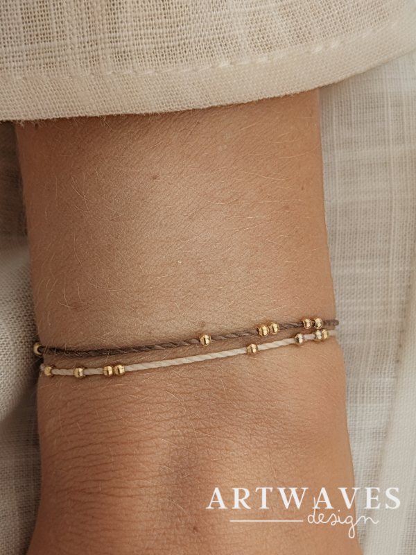 Minimalistisches boho Freundschaftsarmband mit 18 Karat Goldperlen • Goldish • personalisiertes Armkettchen