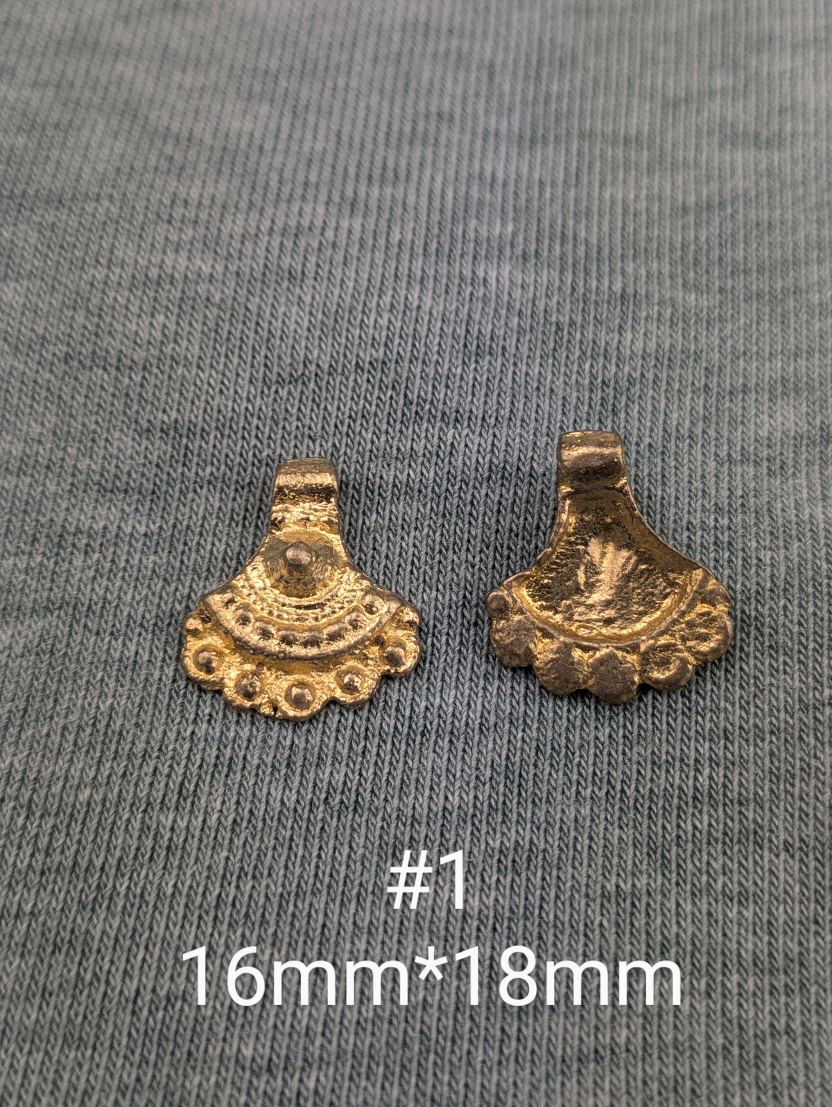 Große Charms aus Messing