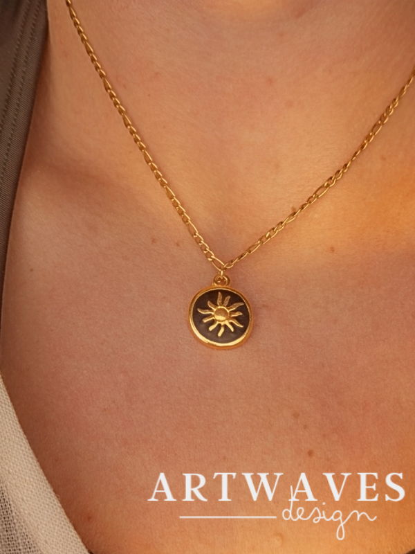 Feine Edelstahl Halskette mit 24 Karat vergoldeter Sonne • Sunny • zarte minimalistische Kette im boho Style