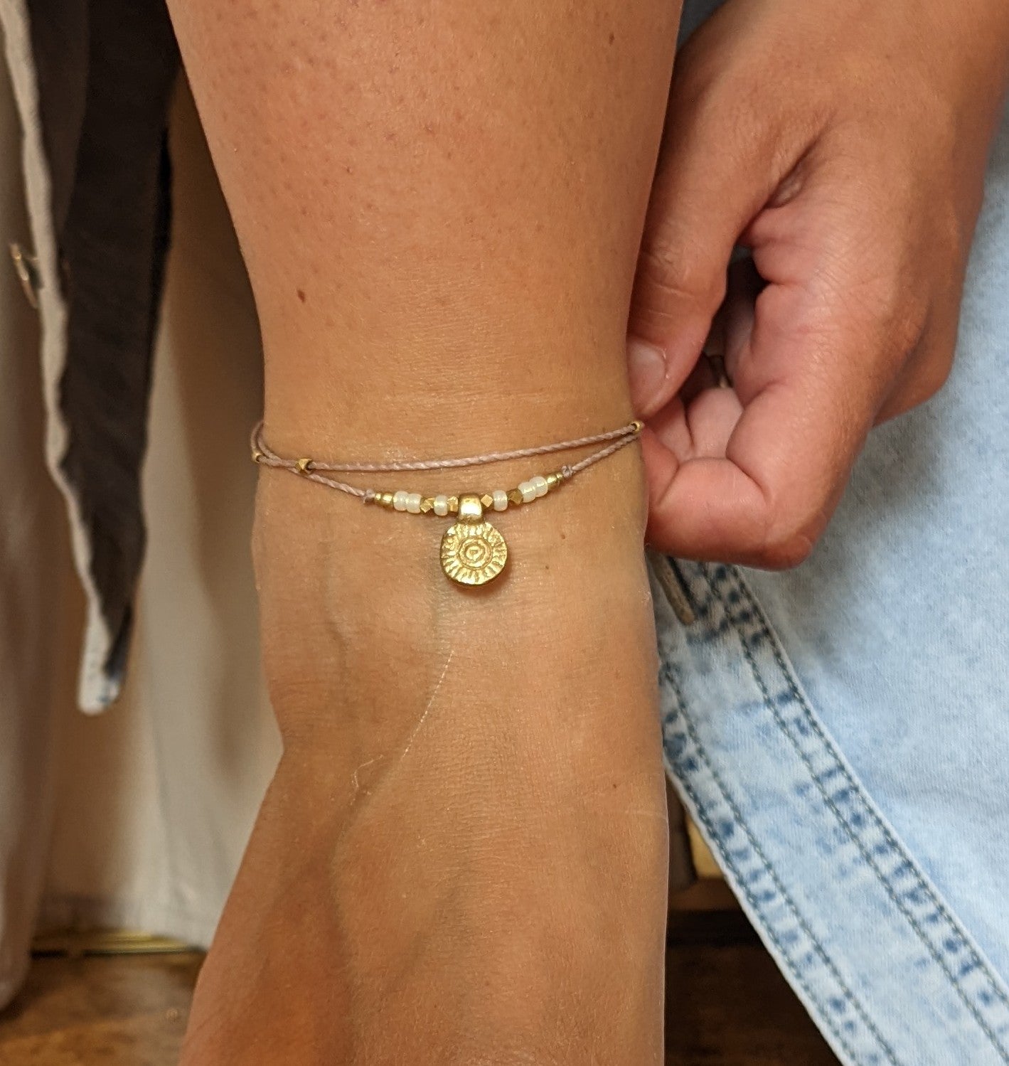 rocailles fußband im ethno look mit erdtönen und pastelltönen