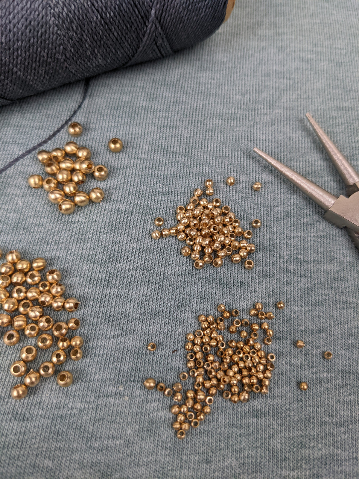 goldene Messingperlen zur Schmuckherstellung DIY Makramee zubehör spacer beads gold sonne blatt auge mond idische charms