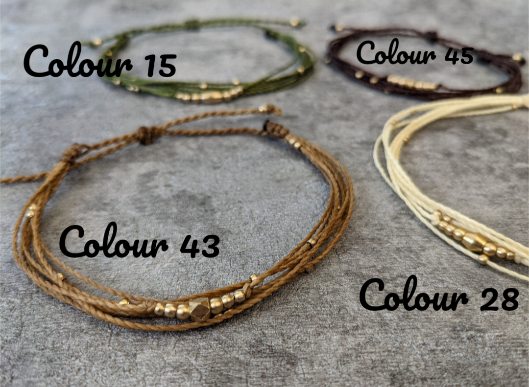 minimalistisches Fusskettchen personalisiert im boho style • Nelson • surfer hippie Fussschmuck mit Messingperlen