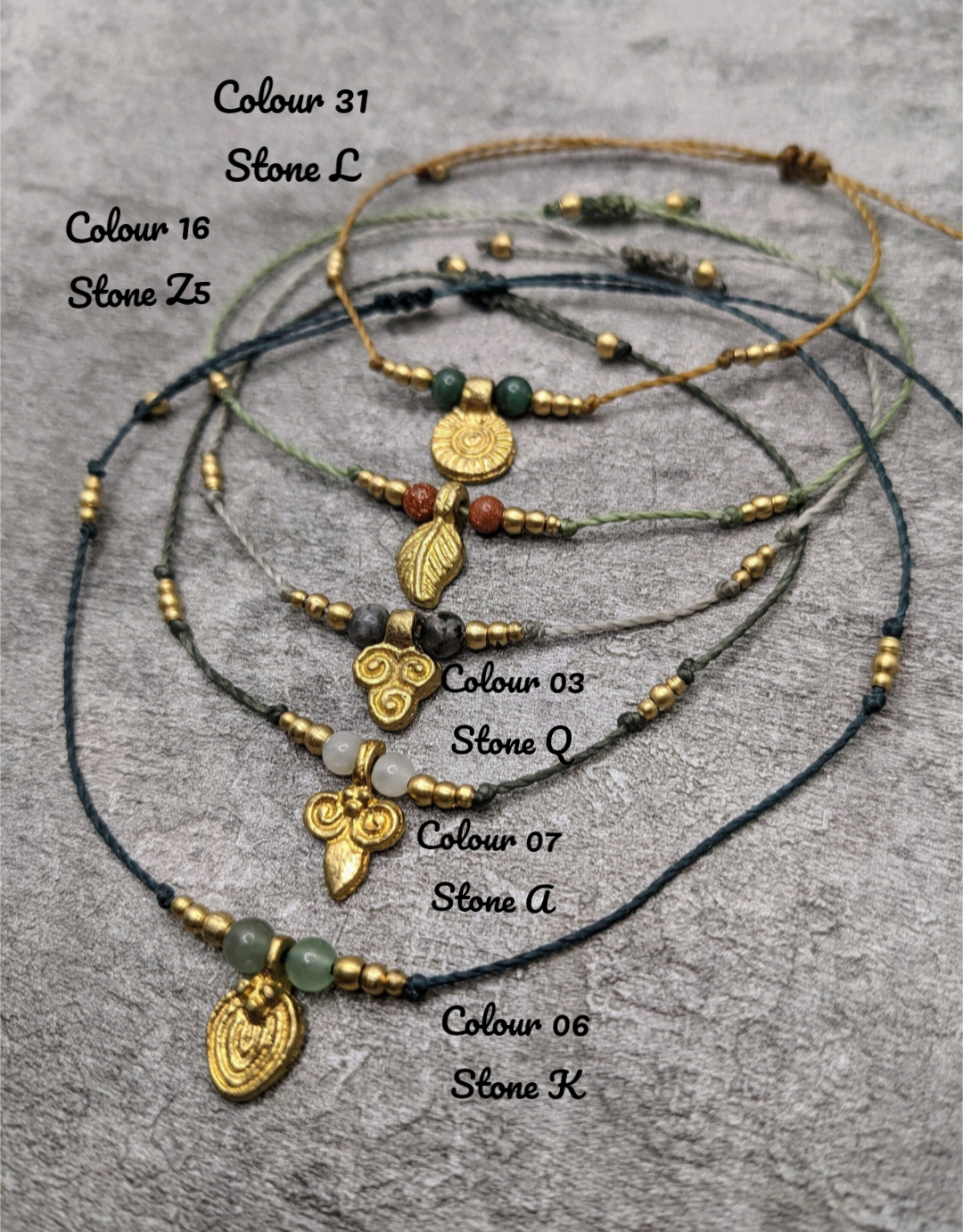 minimalistisches Fusskettchen personalisiert im boho style • Penida • surfer hippie Fussschmuck mit Anhänger