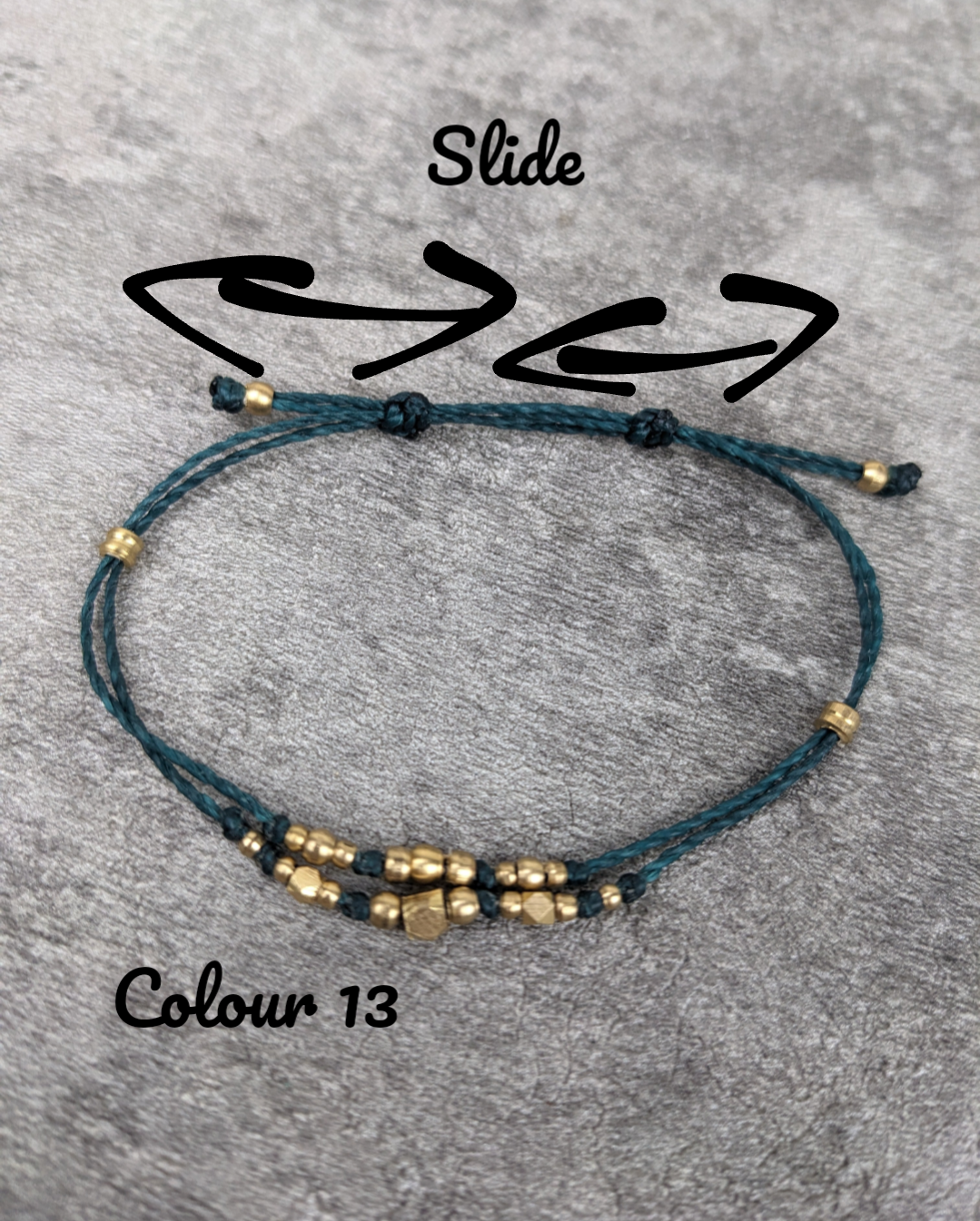 minimalistisches Fusskettchen personalisiert im boho style • Straßburg • surfer hippie Fussschmuck mit Messingperlen