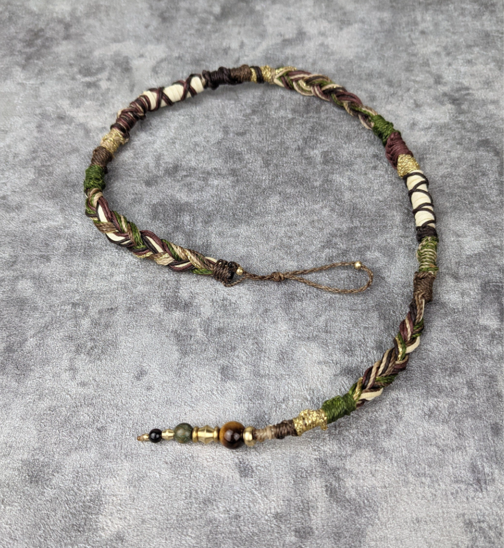 hairwrap in naturtönen mit edelsteinperlen mit nylon und lederbändern