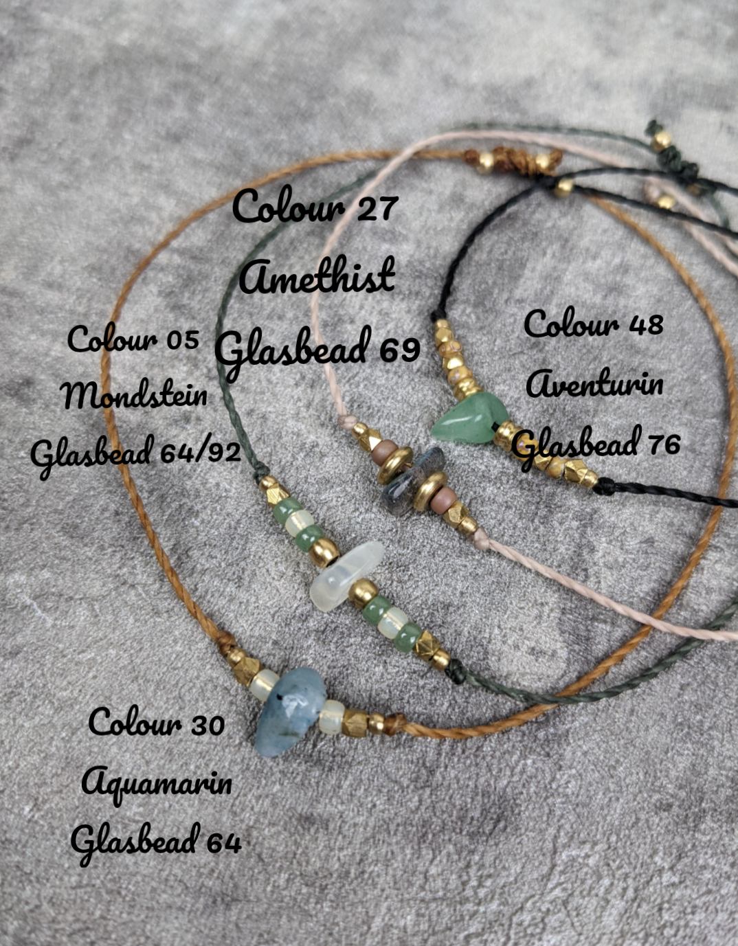 heilstein fußband mit kleinen bunten glasperlen. geburtsstein fußkettchen