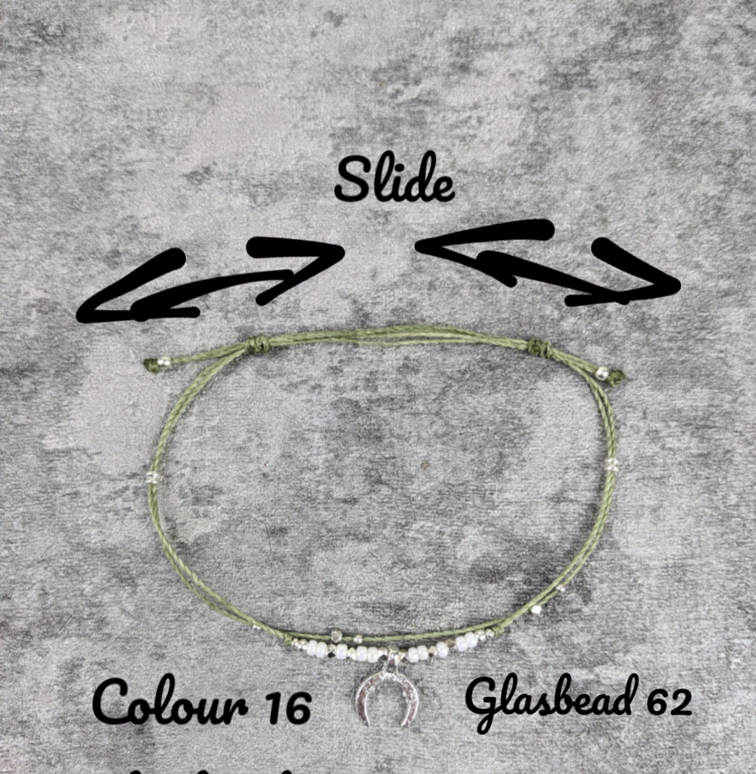 Minimalistisches Glasperlen boho Fusskettchen mit Anhänger • Sun • personalisierter Fussschmuck mit Perlen