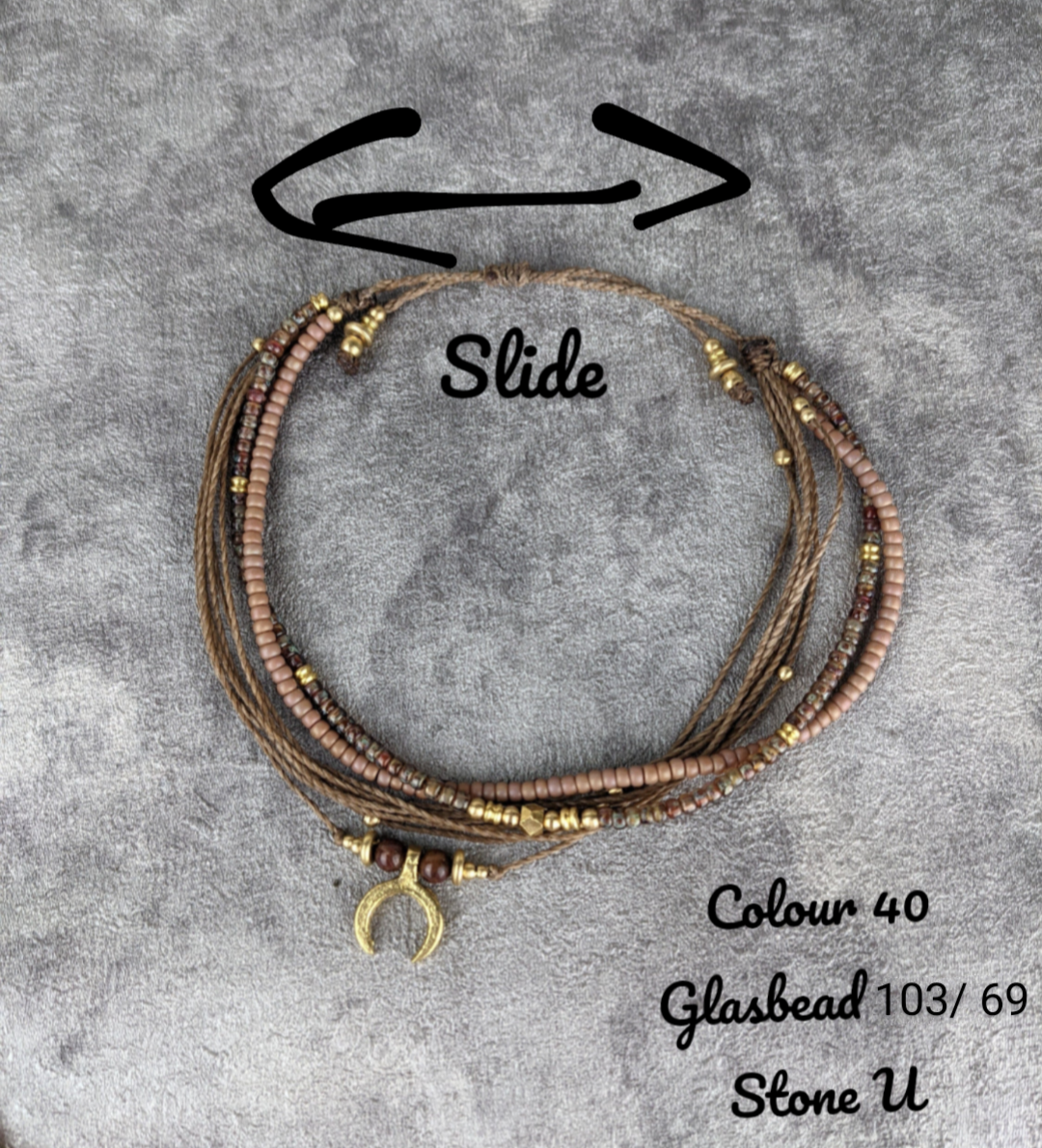 glasperlen fußband mit messingornament im gipsy style. buntes fußband mit perlen