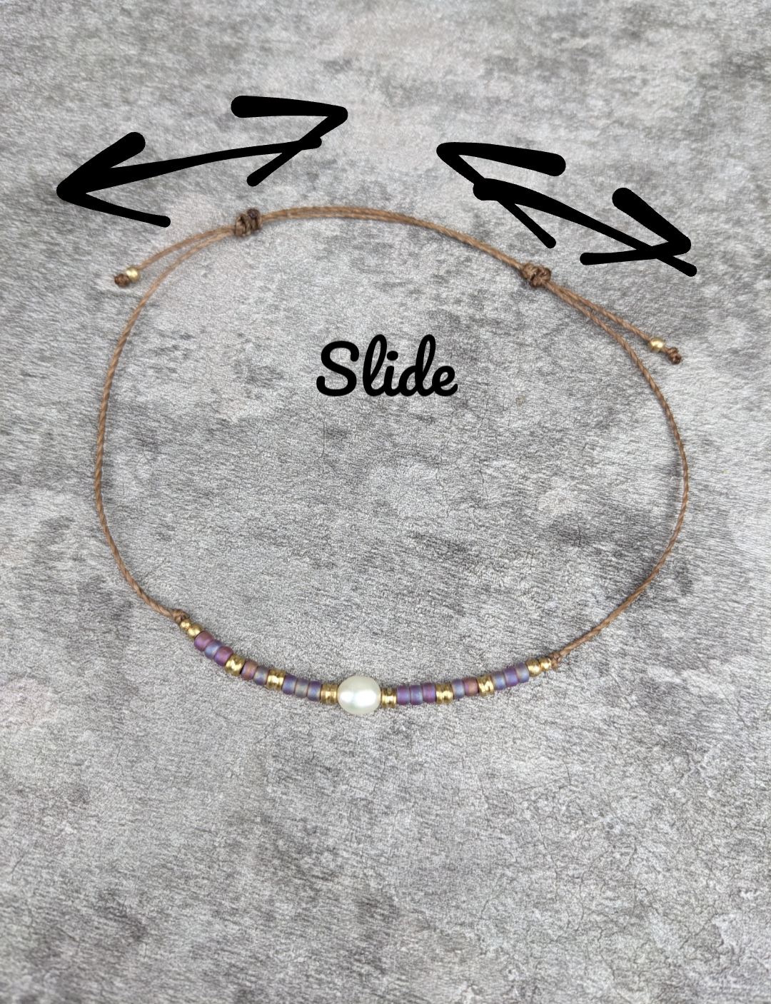 buntes Süßwasserperlen Armband mit Glasperlen. minimalisitsches Rocailles armband im Strand look