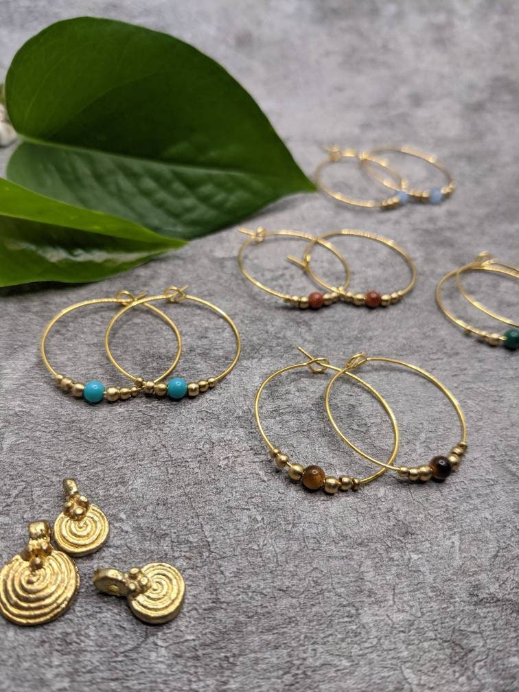 Messing Ohrring Kreolen mit Edelsteinperle mit Wunschstein