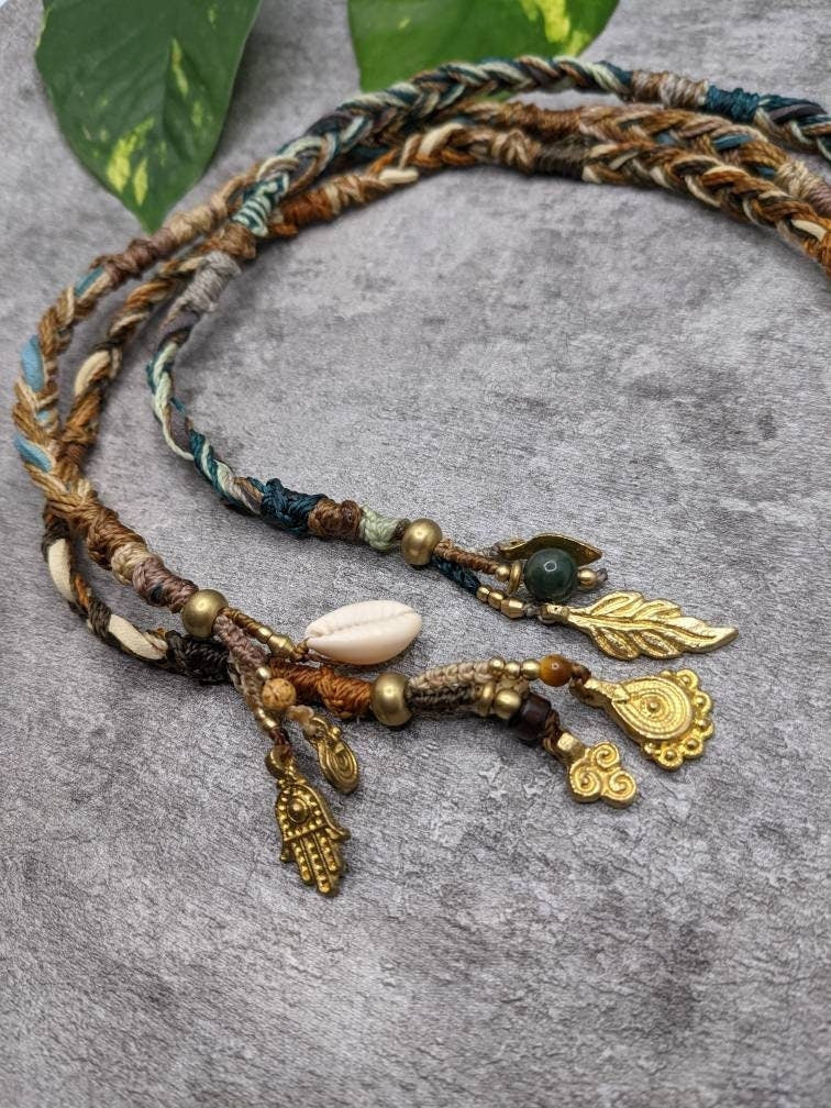 Makramee dread Hairwrap mit messingornament und haarclip als extension verwendbar im boho stil mit holz und messingperlen