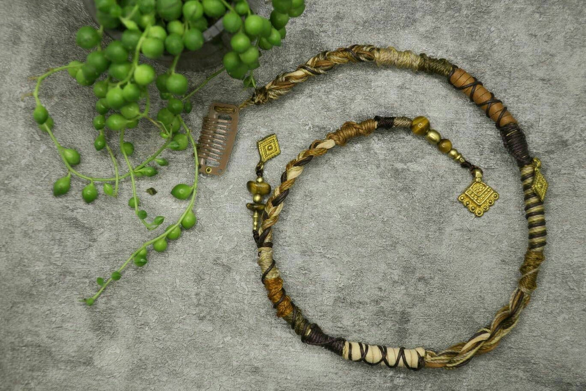 Makramee dread Hairwrap mit messingornament und haarclip als extension verwendbar im boho stil mit holz und messingperlen