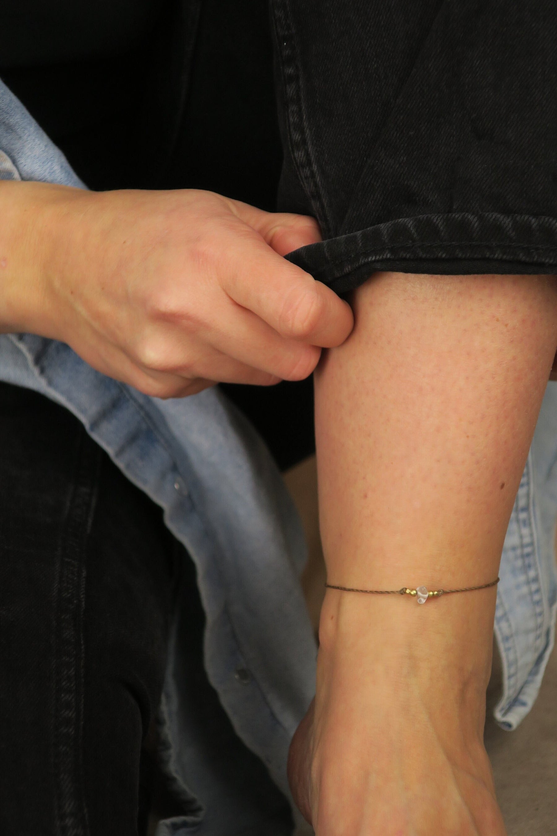 Makramee Fußkettchen Montevideo • Fußkette • Fußschmuck mit Heilstein • minimalistisch • Hippielook • Festival • Geschenk für Freundin •zart