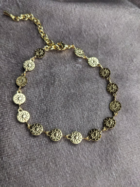 Goldenes Armband mit sonnensymbol plättchen